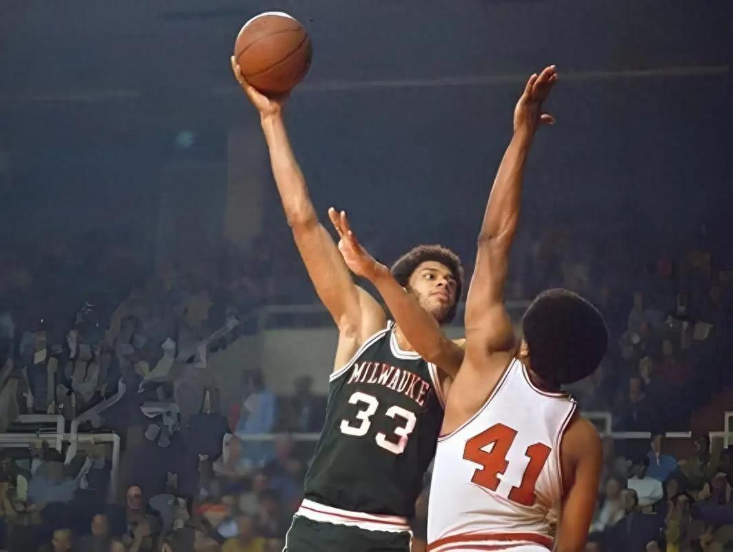 182体育官方注册网址-单赛季包揽MVP+FMVP+得分王有多难?NBA仅4人做到,詹姆斯无缘